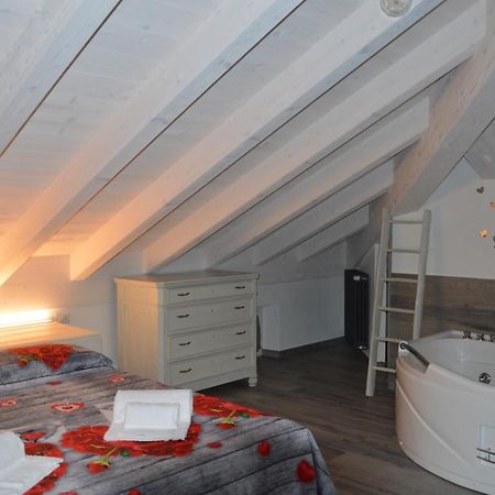 White Suite - Jacuzzi, Swimming Pool & Lake View Lezzeno Eksteriør billede