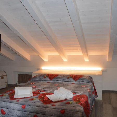 White Suite - Jacuzzi, Swimming Pool & Lake View Lezzeno Eksteriør billede
