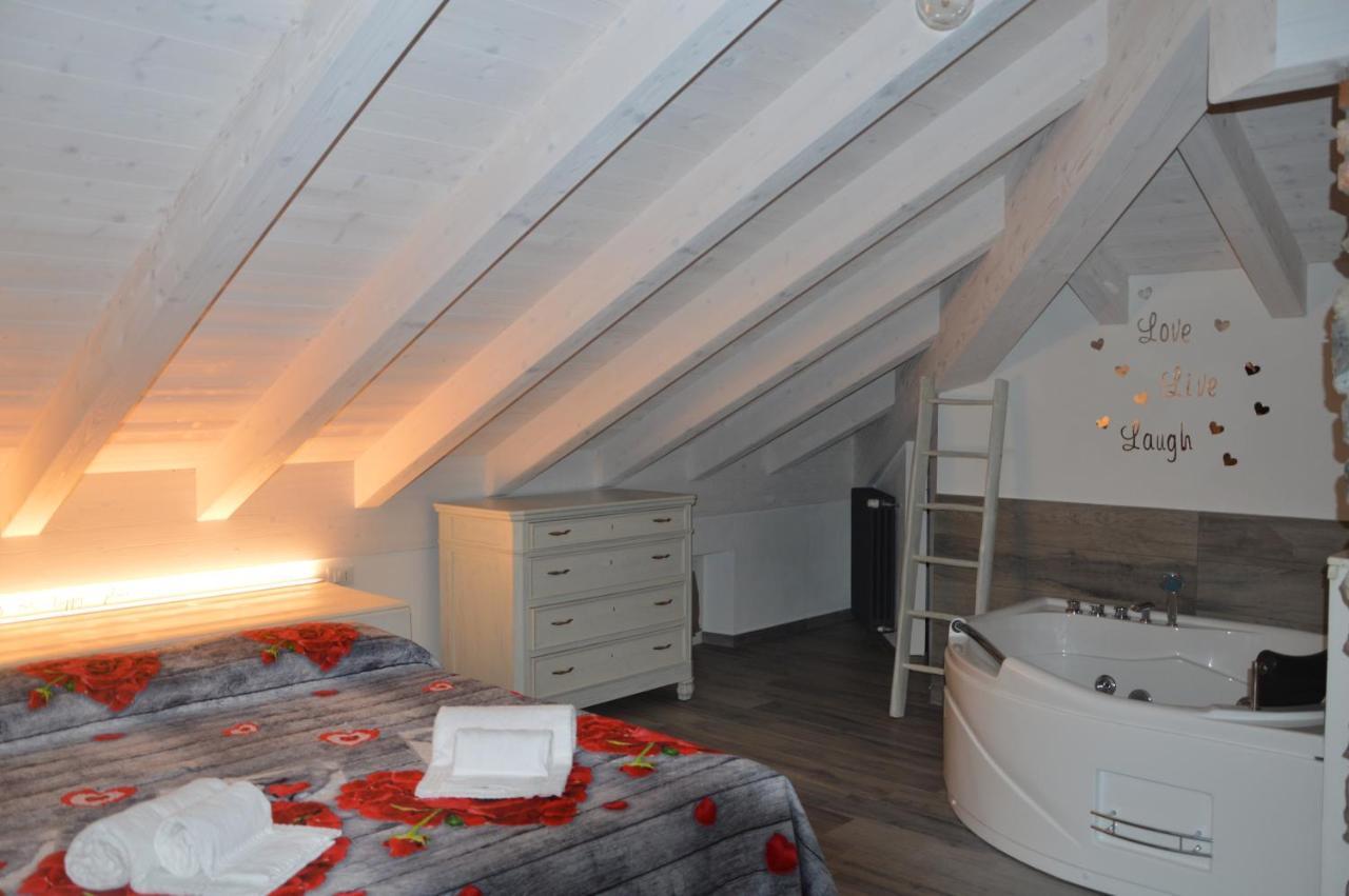 White Suite - Jacuzzi, Swimming Pool & Lake View Lezzeno Eksteriør billede